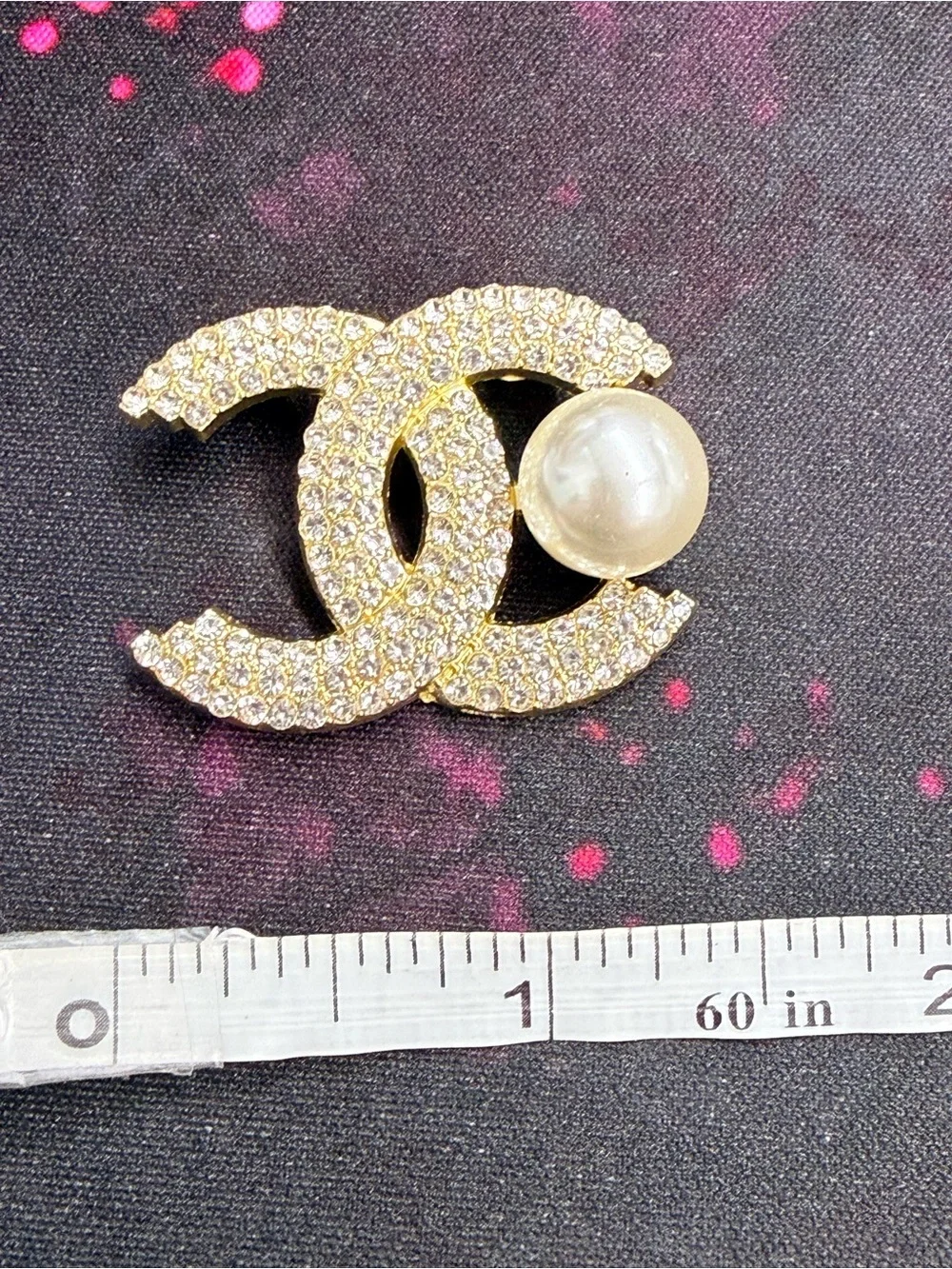 Fashion Jewelry Gold Crystal Double-C Logo Brooch with Pearl